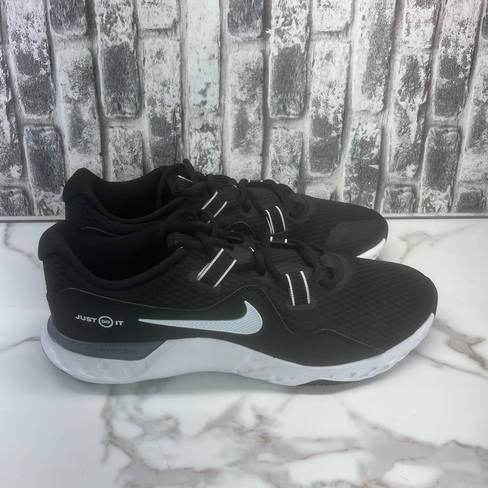 Nike Men's Black and White Athletic Shoes